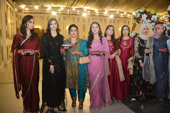 Usman & Hafsa Barat 00126