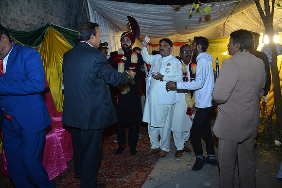 Usman & Hafsa Barat 00097