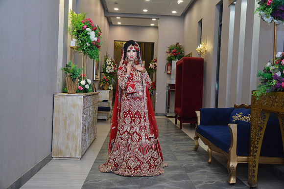 Usman & Hafsa Barat 00119