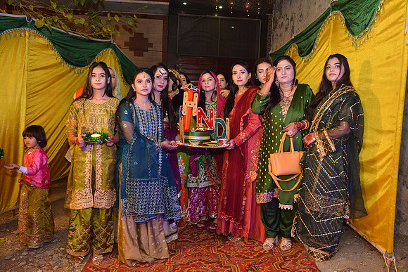 Usman & Maria Mehndi 00141