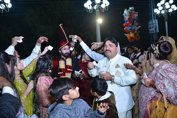 Usman & Hafsa Barat 00145