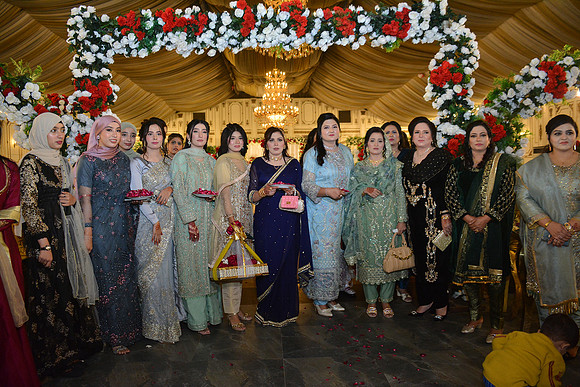 Usman & Hafsa Barat 00124