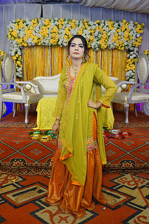 Rafiya & Fahad Mehndi 00193