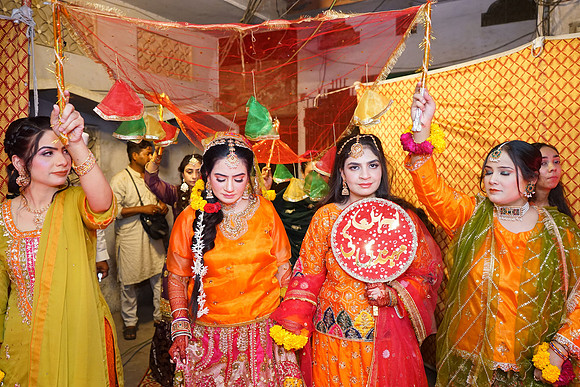 Rafiya & Fahad Mehndi 00241