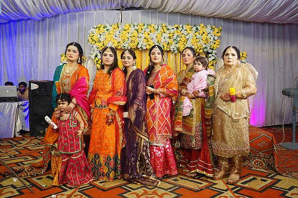 Rafiya & Fahad Mehndi 00137