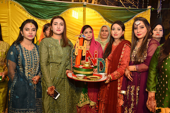 Usman & Maria Mehndi 00147