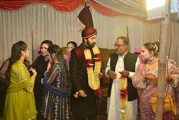 Usman & Hafsa Barat 00093