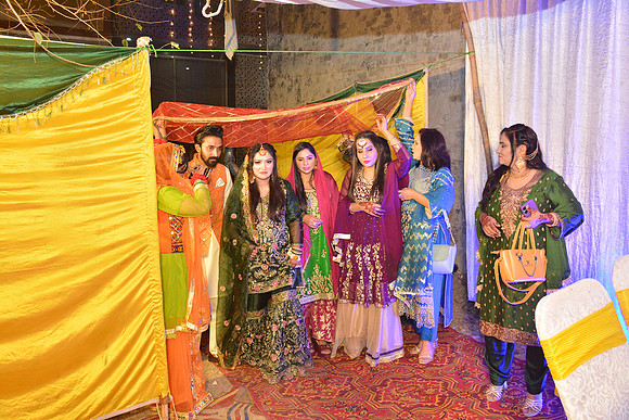 Usman & Maria Mehndi 00162