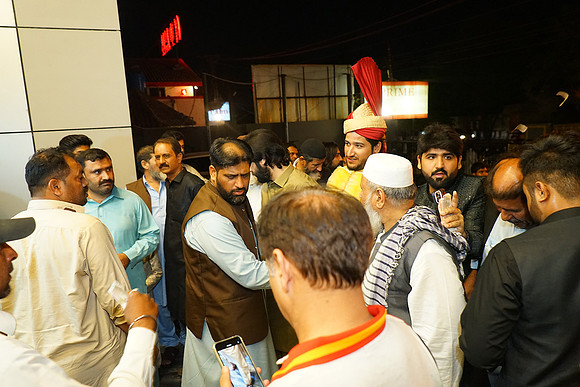 Farhan & Anum Barat 00157