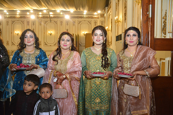 Usman & Hafsa Barat 00125