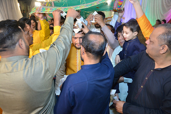 Usama & Bisma Mayon 00251
