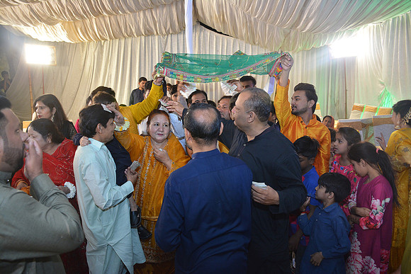 Usama & Bisma Mayon 00243