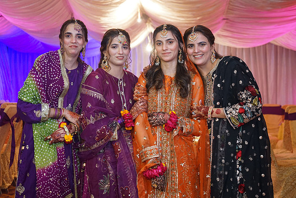 Iqra & Amjad Mehndi 00195