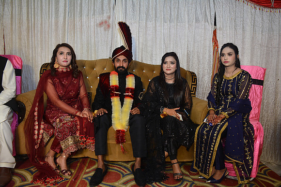 Usman & Hafsa Barat 00081