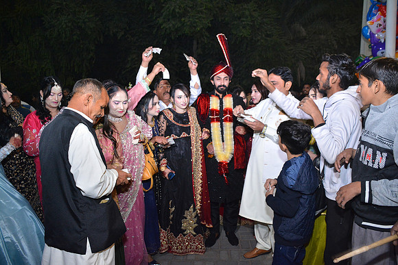 Usman & Hafsa Barat 00137