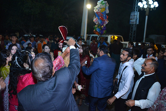 Usman & Hafsa Barat 00143