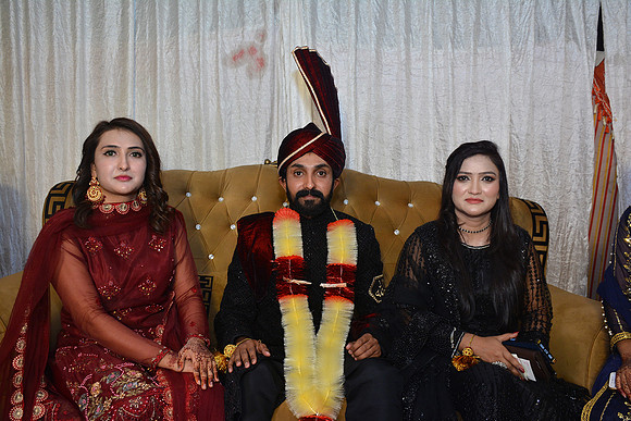 Usman & Hafsa Barat 00079