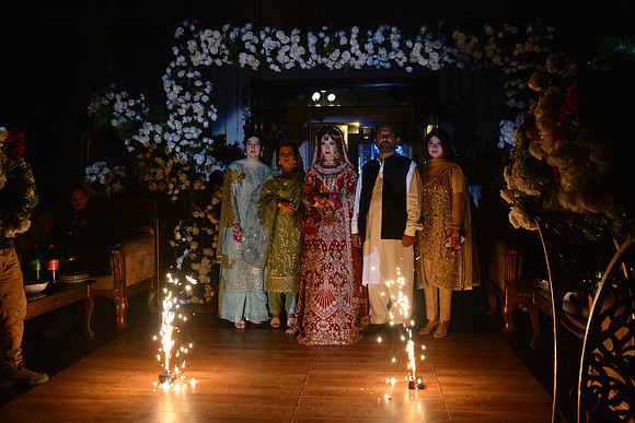 Usman & Hafsa Barat 00208