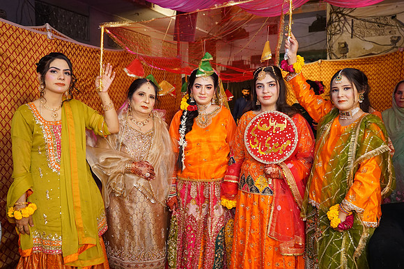 Rafiya & Fahad Mehndi 00247