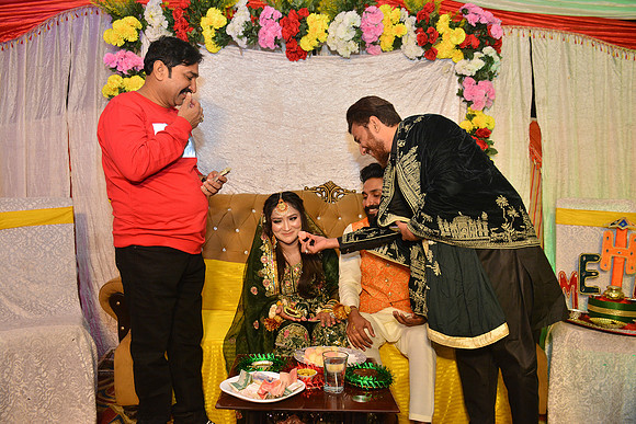 Usman & Maria Mehndi 00197