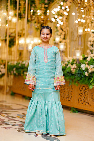 Iqra & Touqeer Barat 00323
