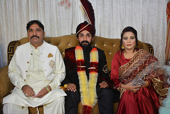 Usman & Hafsa Barat 00071