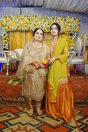 Rafiya & Fahad Mehndi 00174