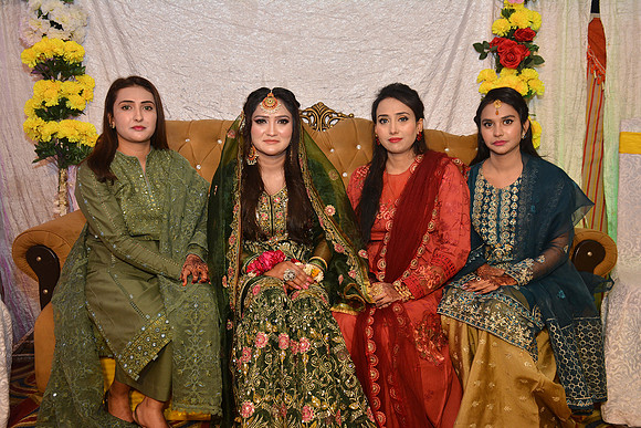 Usman & Maria Mehndi 00082
