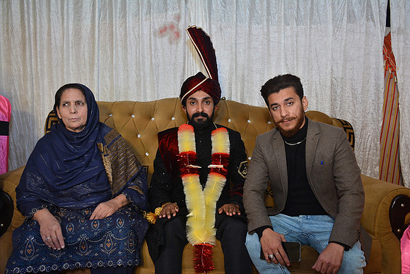 Usman & Hafsa Barat 00087