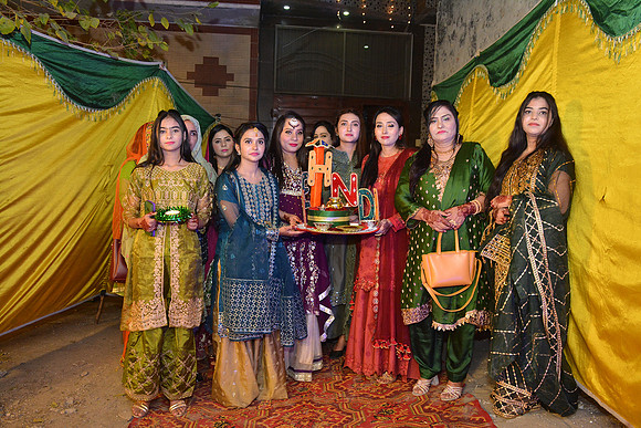 Usman & Maria Mehndi 00138