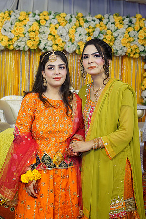 Rafiya & Fahad Mehndi 00185