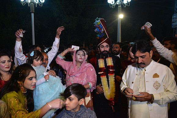 Usman & Hafsa Barat 00148